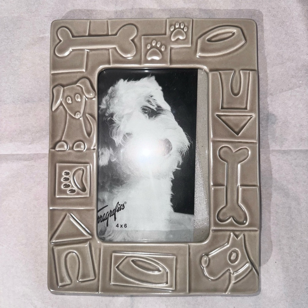 NOS 1999 Burnes Of Boston Ceramic Glazed Dog Theme Picture Frame Holds 4 x 6 Pic